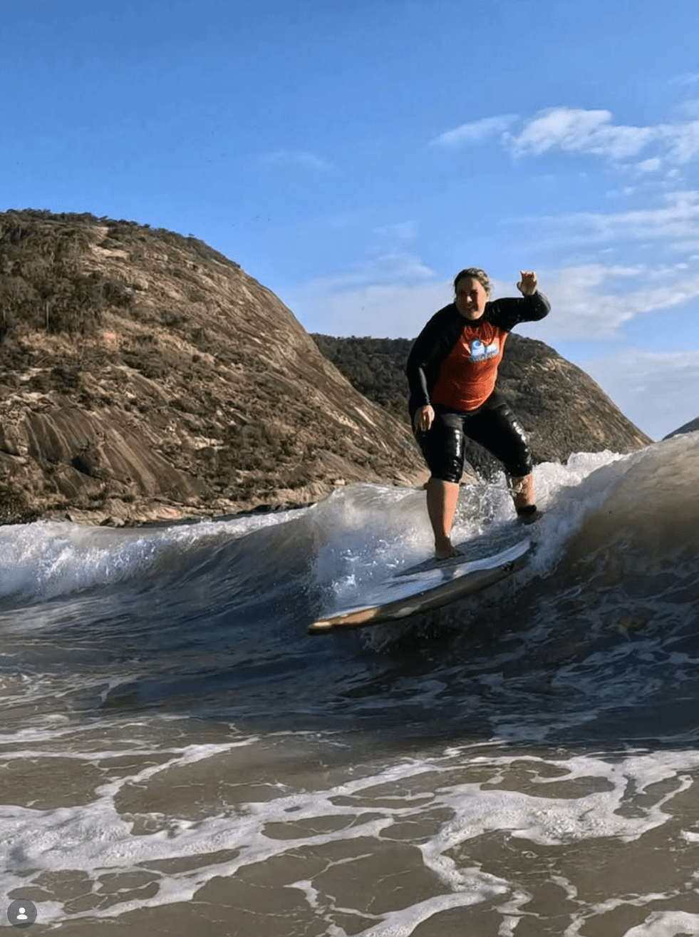 Aula de surf no Canal de Itaipu – Escola Rayza Silveira